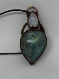 Ciondolo labradorite e pietra di luna elettroformato rame puro artigianale