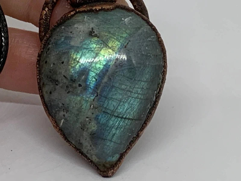 Ciondolo labradorite e pietra di luna elettroformato rame puro artigianale