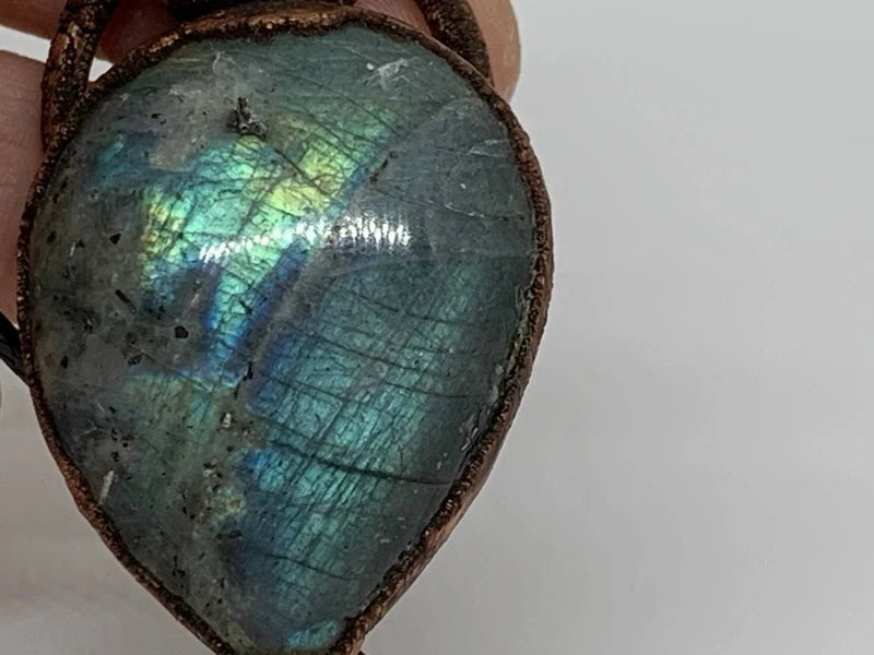 Ciondolo labradorite e pietra di luna elettroformato rame puro artigianale