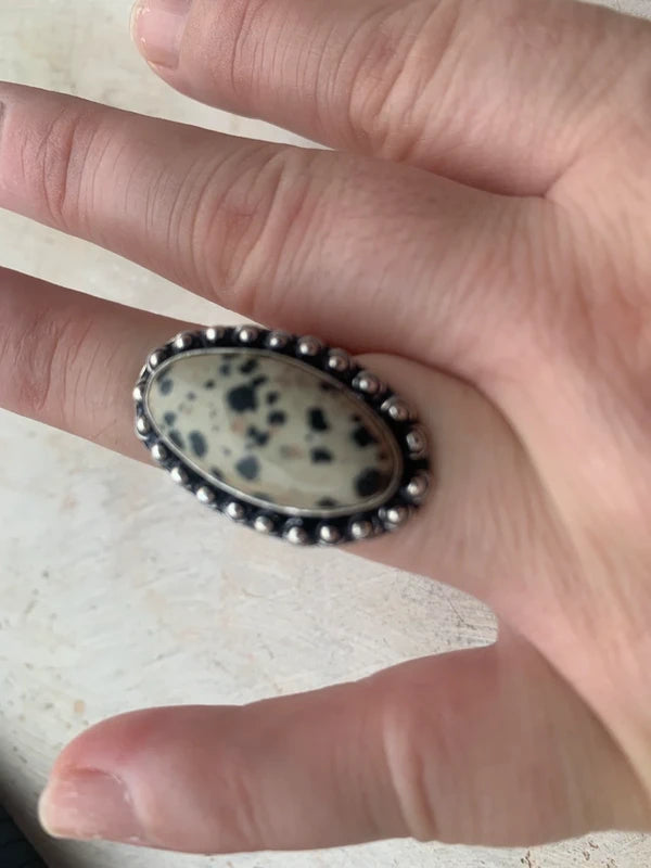 Anello artigianale con Diaspro Dalmata ovale in ottone placcato argento 925 Tg. 15
