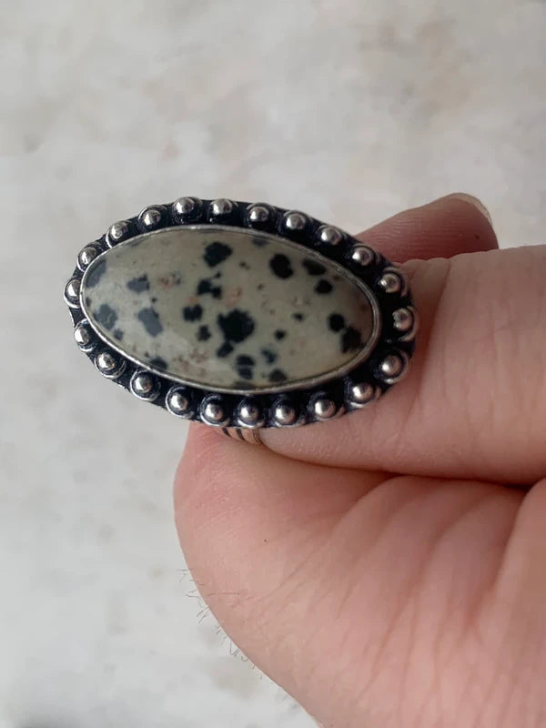 Anello artigianale con Diaspro Dalmata ovale in ottone placcato argento 925 Tg. 15