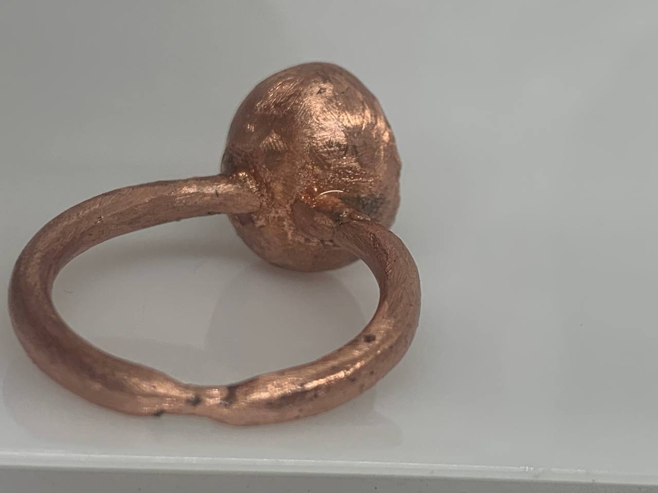 Anello Elettroformato in Rame con Quarzo Rosa Naturale - Pezzo Unico