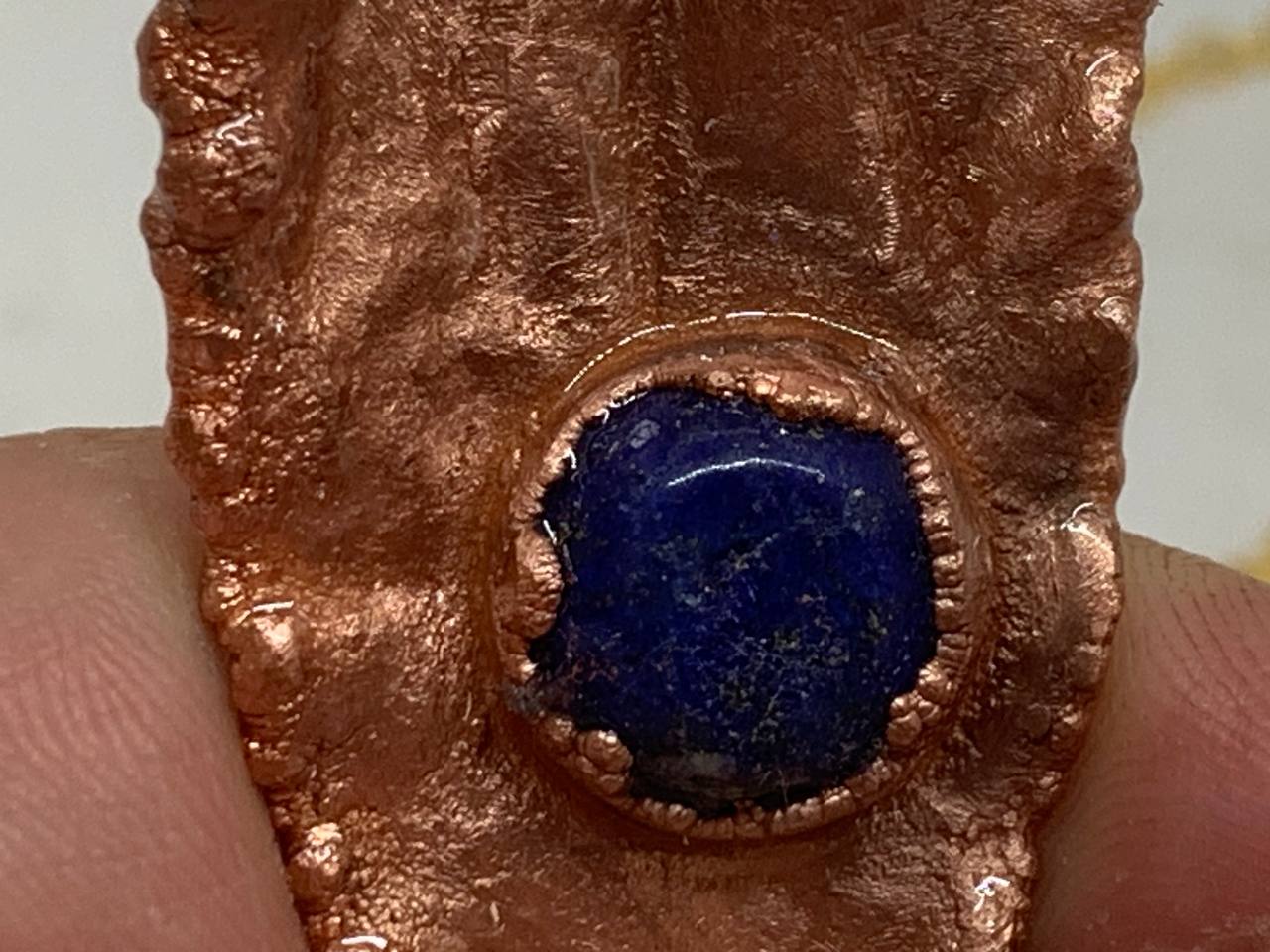 Ciondolo Elettroformato in Rame con Lapislazzuli Naturale e Foglia di Alloro - Pezzo Unico Fatto a Mano