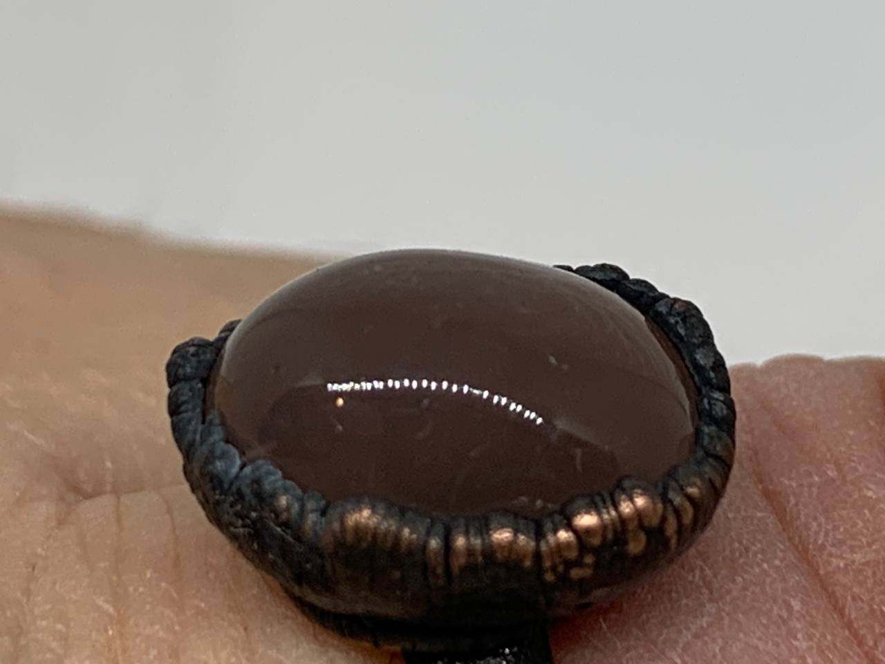Anello in Agata Grigia Naturale Elettroformato in Rame Puro – Regolabile