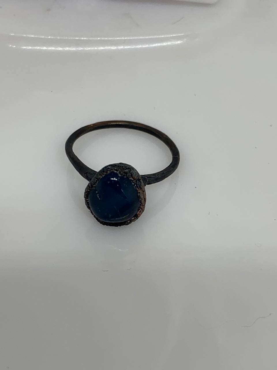 Anello in Agata Blu Naturale Elettroformato in Rame Puro – Patina Scura