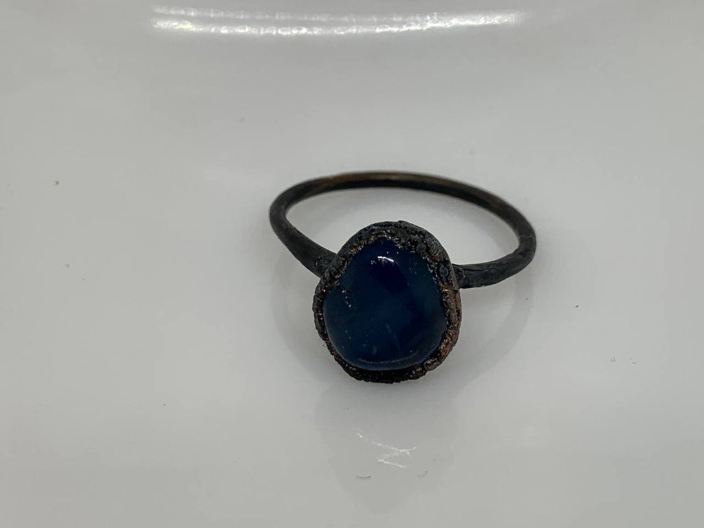 Anello in Agata Blu Naturale Elettroformato in Rame Puro – Patina Scura