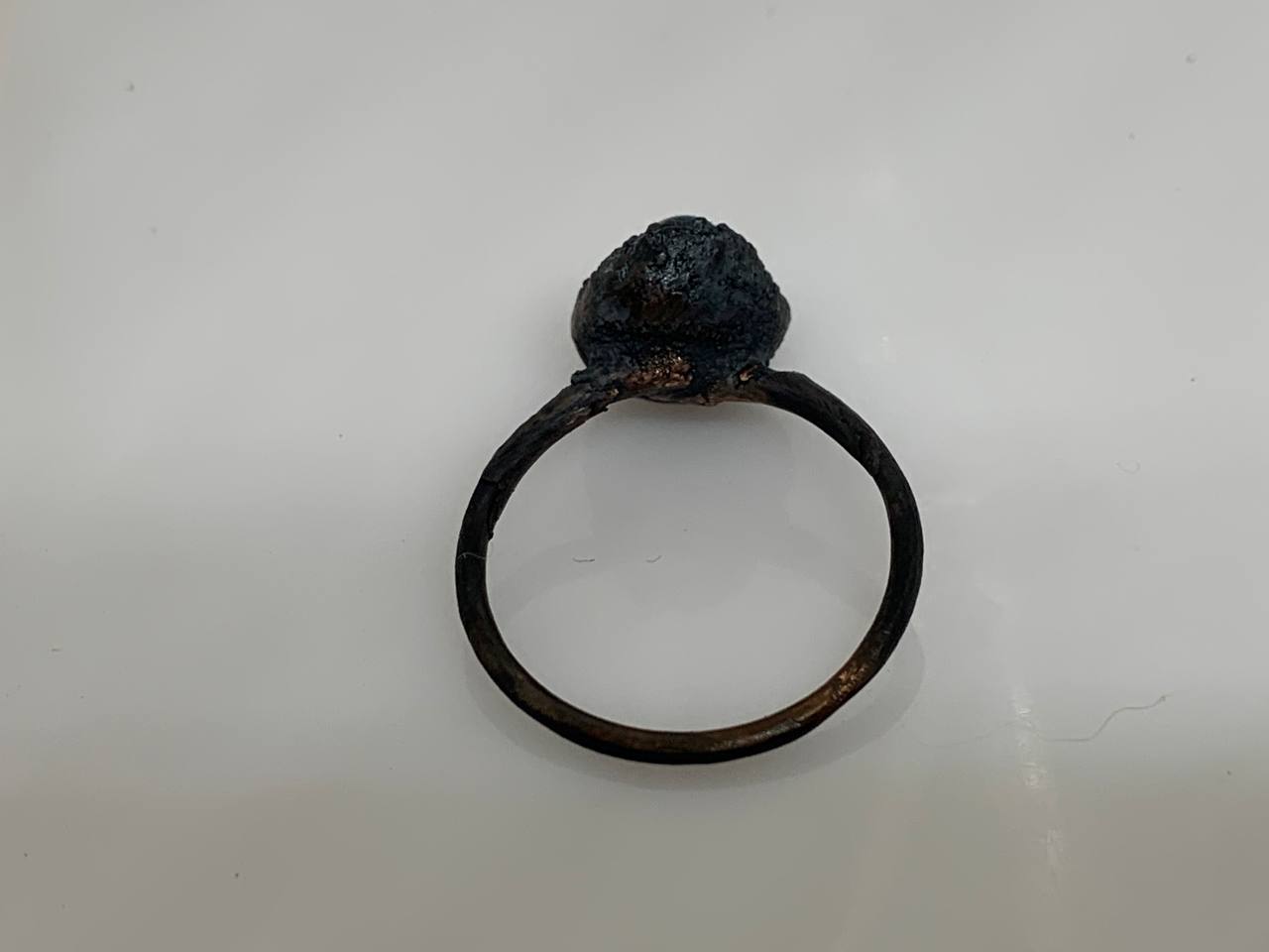 Anello in Agata Blu Naturale Elettroformato in Rame Puro – Patina Scura