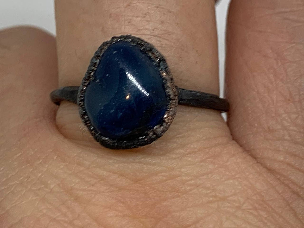 Anello in Agata Blu Naturale Elettroformato in Rame Puro – Patina Scura