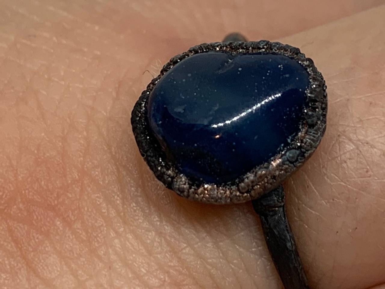 Anello in Agata Blu Naturale Elettroformato in Rame Puro – Patina Scura