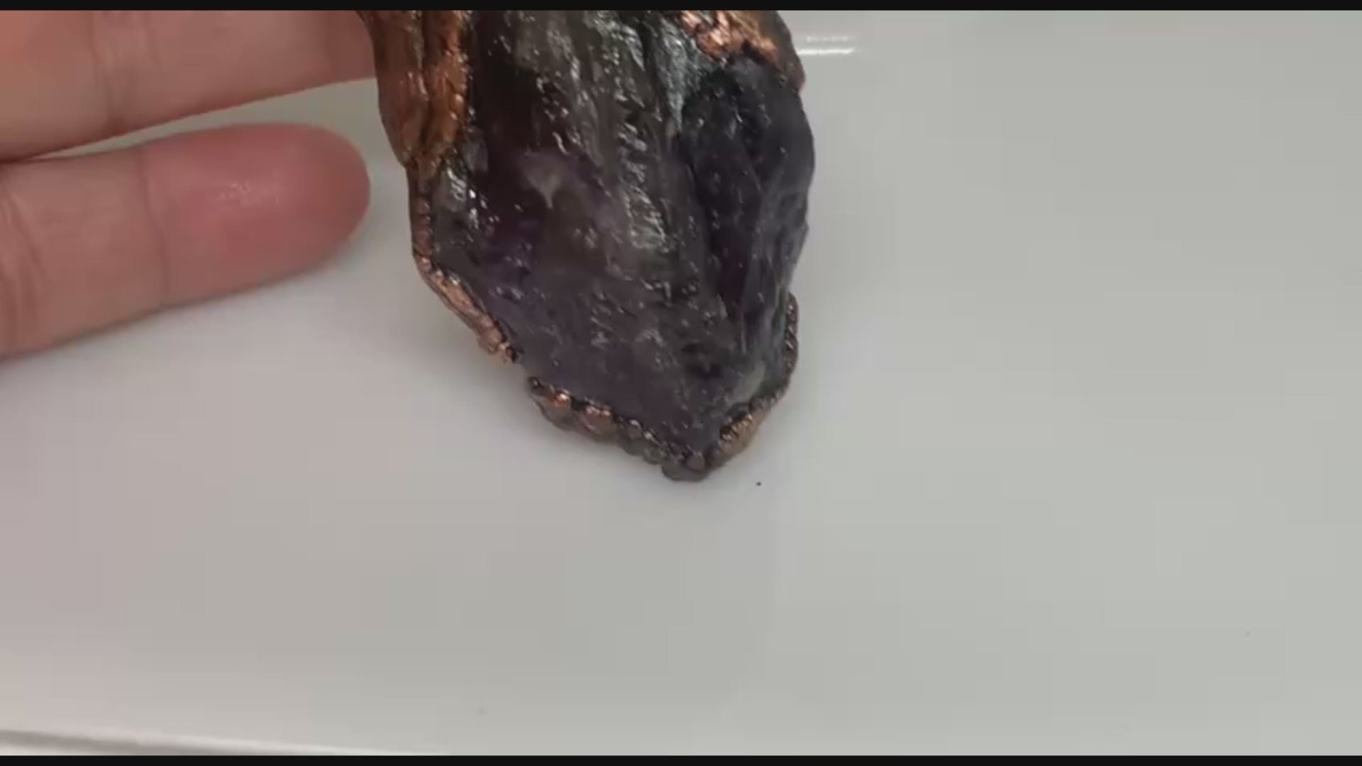 Ciondolo in Ametista Grezza Naturale Elettroformato in Rame Puro – Patina Scura